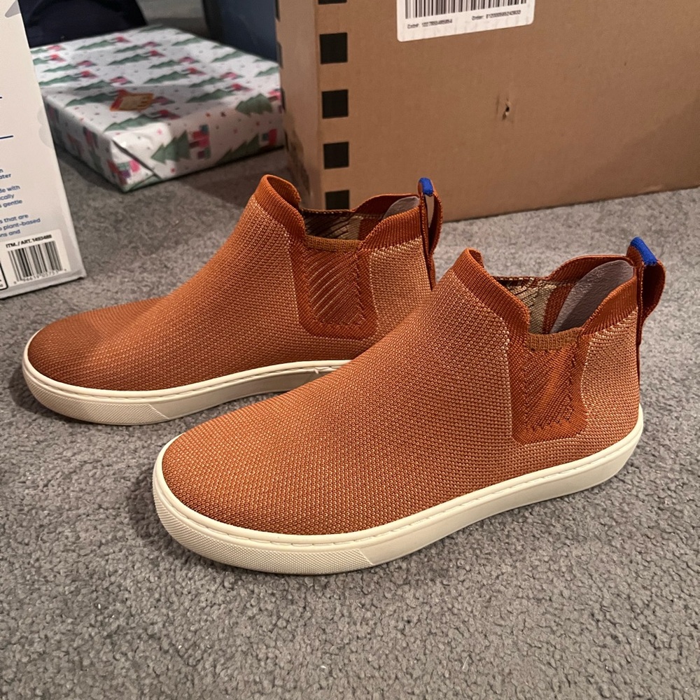 Rothys Chelsea sneaker size 6 -- like new